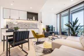 West Side Explore Downtown Melb in Chic Condo